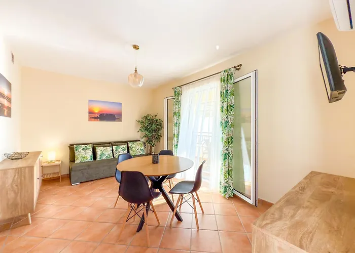 Marina 2 - Blue Private Homes