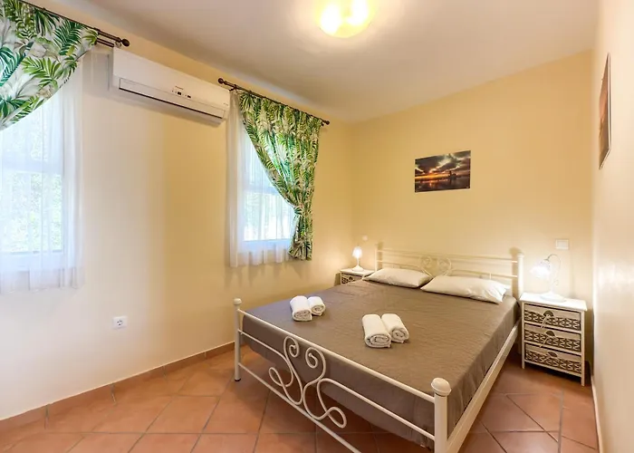 Marina 2 - Blue Private Homes